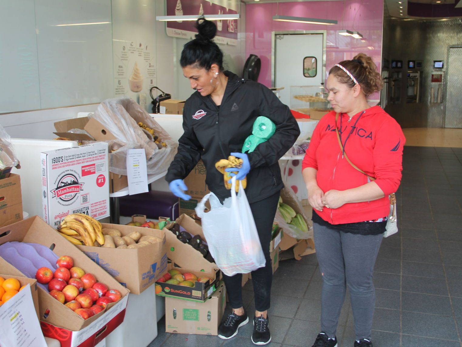 Manhattan Pizza donates pizzas, produce and paper to community members in need
